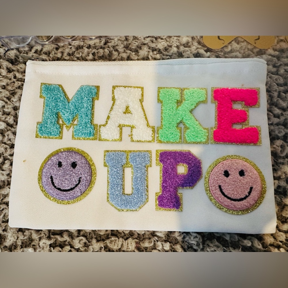 Adhesive Lettered makeup bag (white)